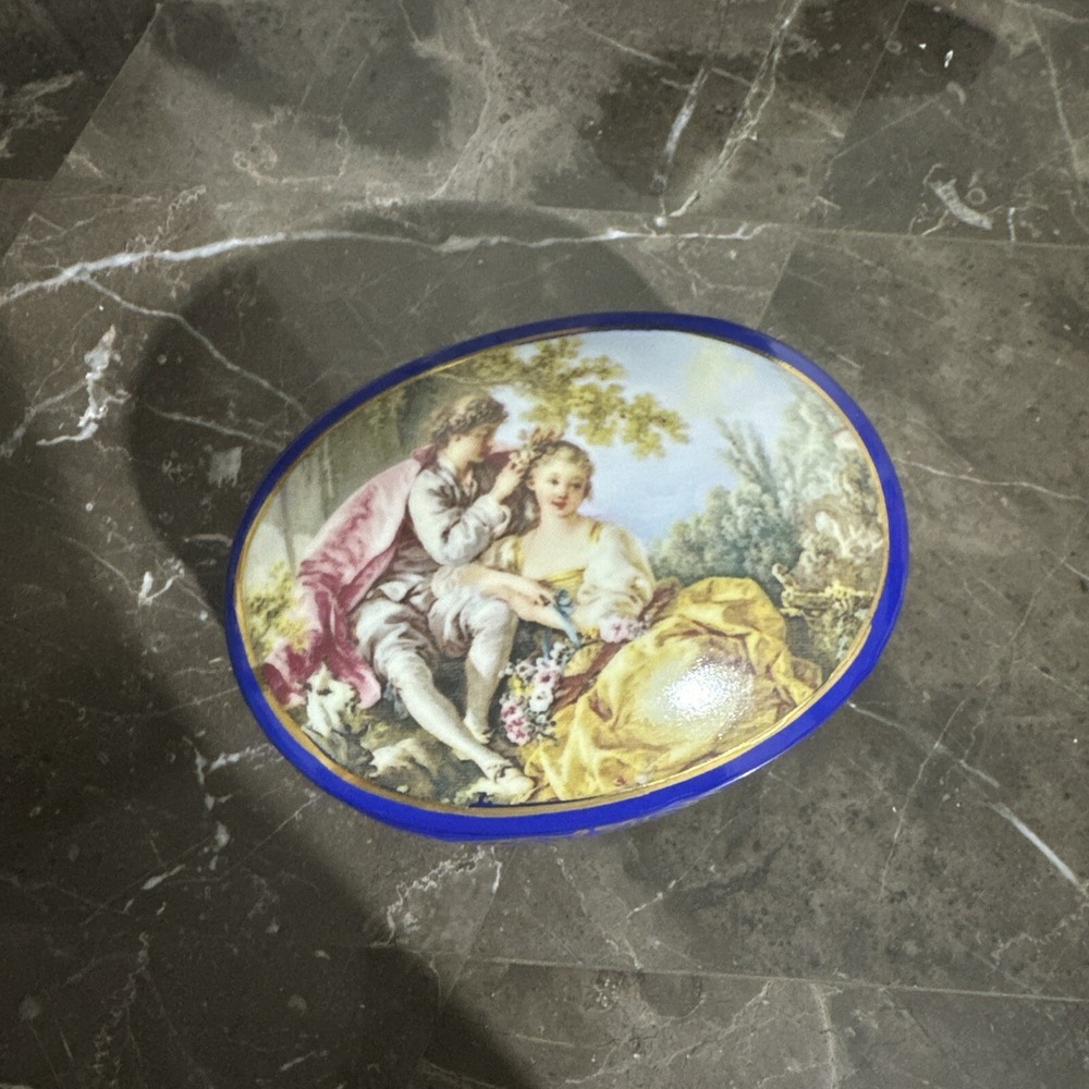 VINTAGE LIMOGES VANITY/TRINKET BOX COBALT BLUE COURTING COUPLE PORCELAIN